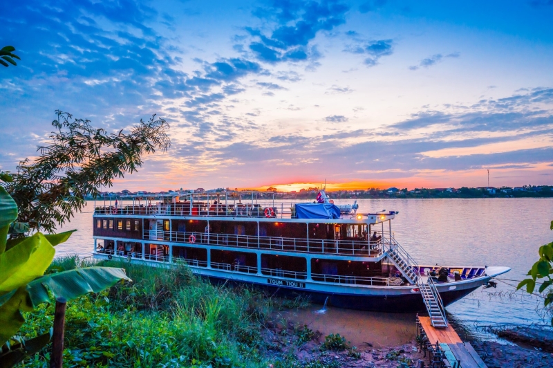 MEKONG - &quot;Au fil du Mékong&quot; - p.112-113