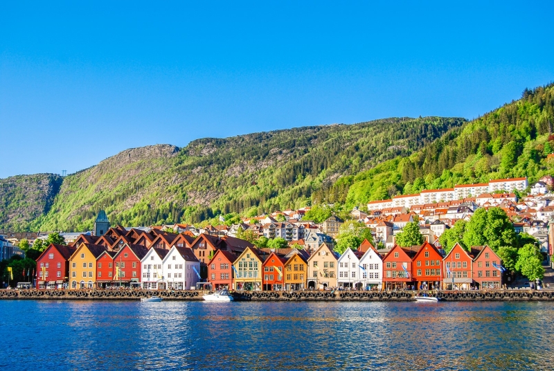 FJORDS - &quot;Cap Nord-Ouest : Fjords et villes côtières de légende&quot; - p.134-135