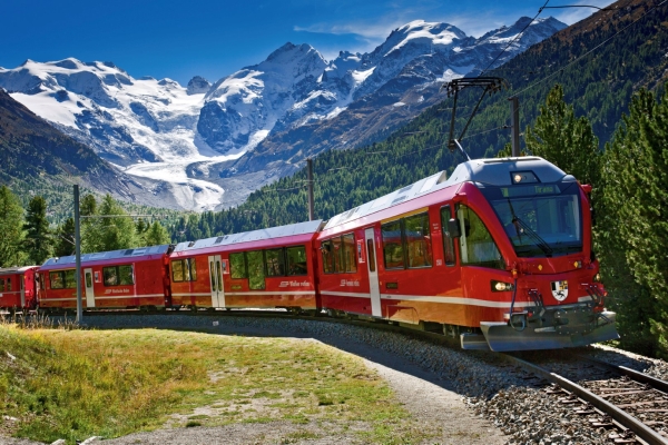 SUISSE/AUTRICHE - "Trains légendaires de Suisse et Alpages Autrichiens" (pages 336-337)