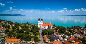 HONGRIE - Parenth&egrave;se sur les rives du lac Balaton p.268-269