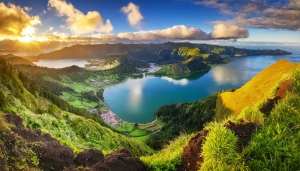 PORTUGAL - ACORES - "Sao Miguel, merveille de l'Atlantique" - p.320-321