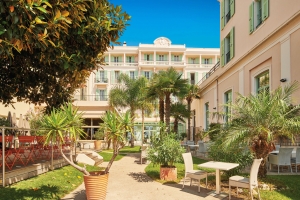C&Ocirc;TE D'AZUR - MENTON - Le Balmoral *** p.52-53