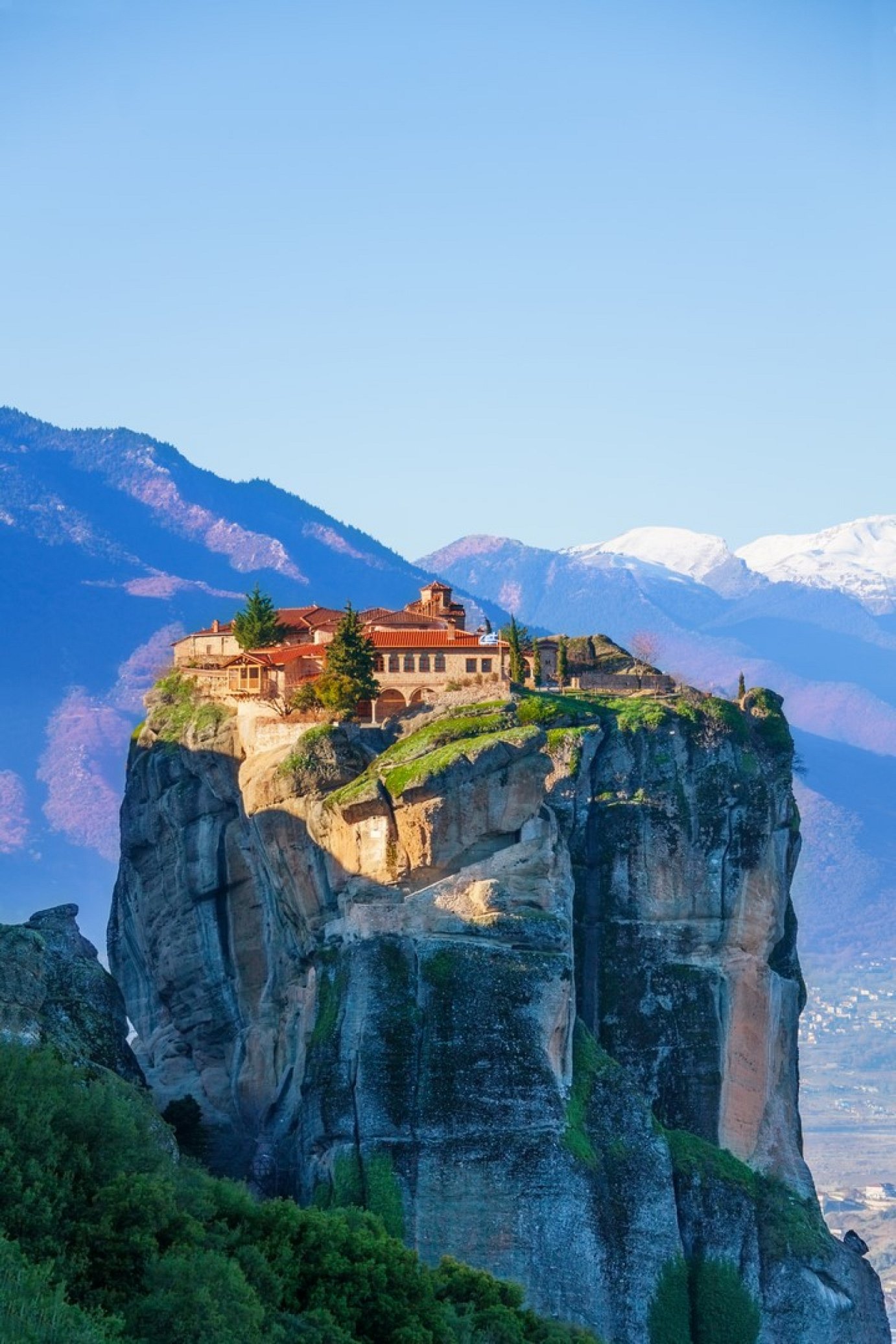 ALBANIE/MONTENEGRO/METEORES : &quot;Merveilles naturelles Balkaniques&quot; (p.208 &amp; 209)