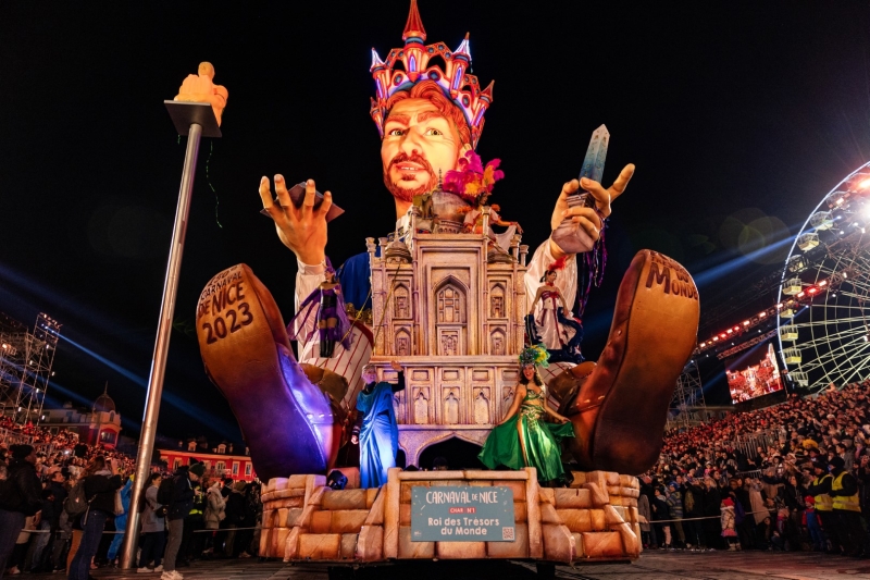 CÔTE D’AZUR - PROVENCE - Carnaval de Nice (pages 56-57)