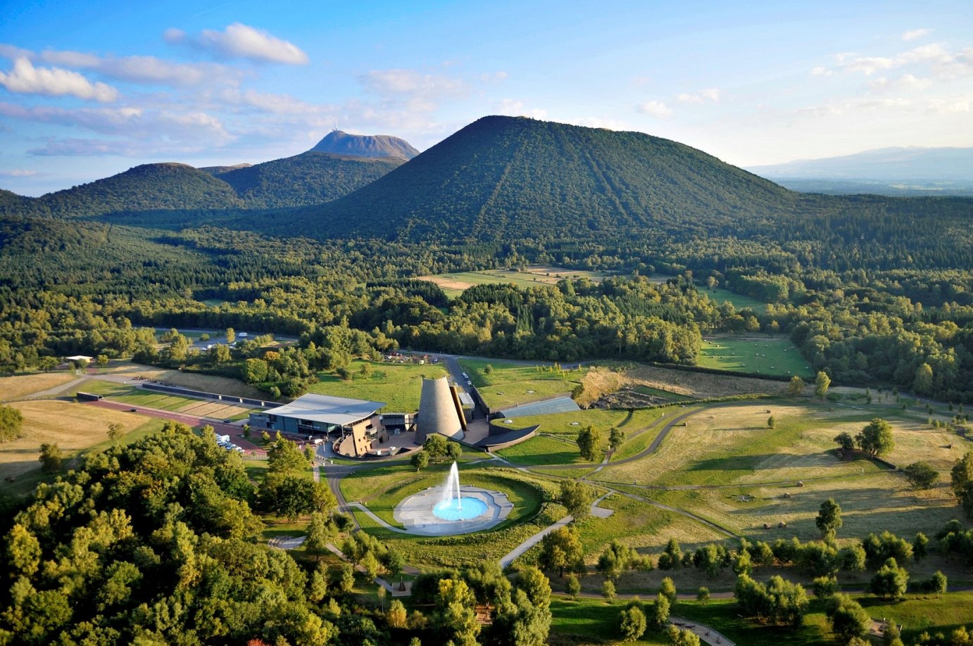 AUVERGNE - Super-Besse - Terre de Volcans - p.32-33