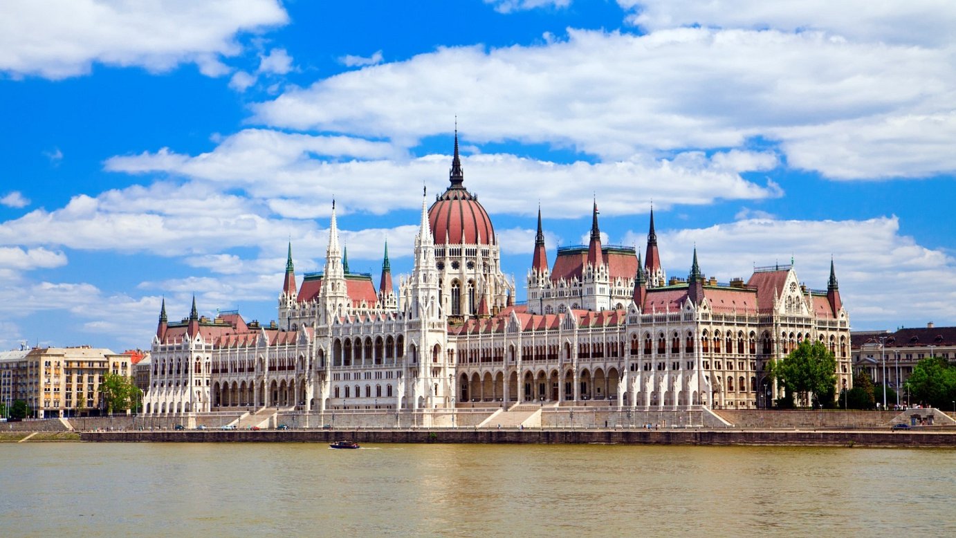 DANUBE - &quot; Le beau Danube bleu &quot; - p.98-99