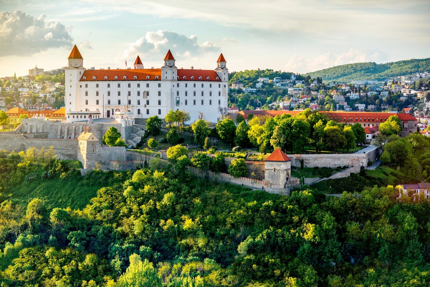 DANUBE - &quot; Le Danube de Passau à Budapest &quot; - p.100-101